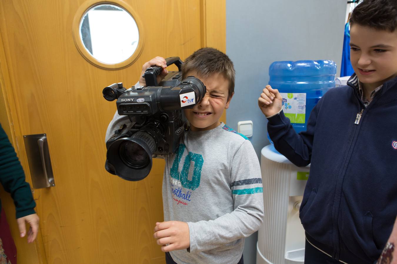 Los alumnos de 5º B del Colegio Escolapios ha visitado la multimedia de Diario LA RIOJA