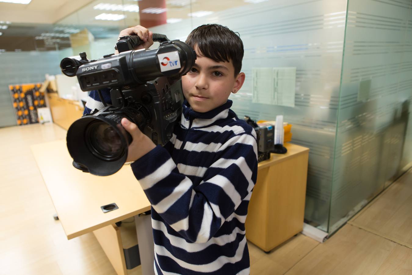 Los alumnos de 5º B del Colegio Escolapios ha visitado la multimedia de Diario LA RIOJA