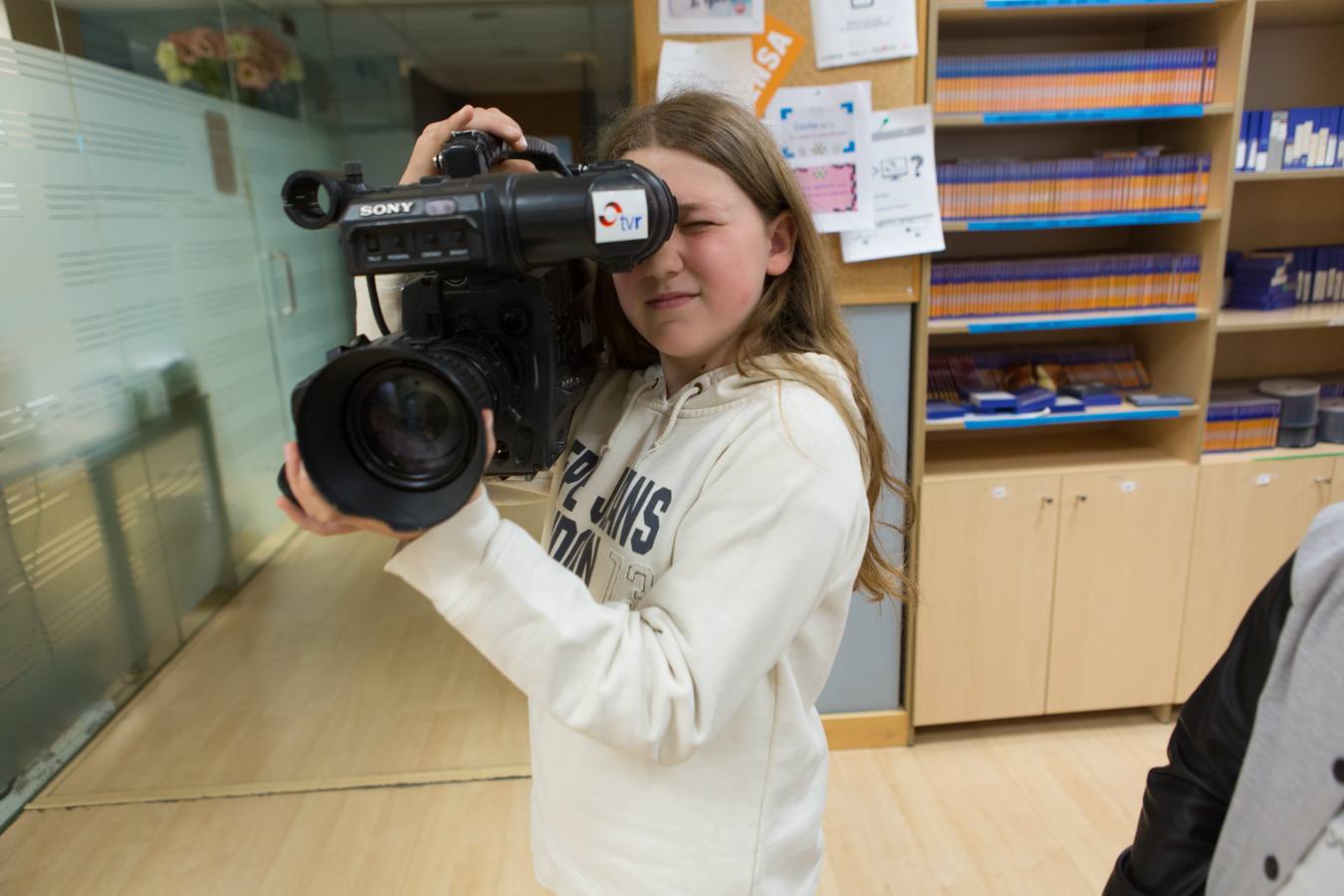 Los alumnos de 5º B del Colegio Escolapios ha visitado la multimedia de Diario LA RIOJA