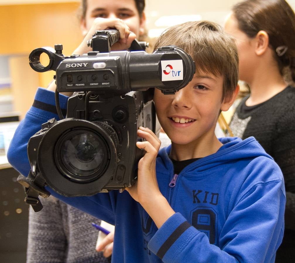 Los alumnos de 5º C de Primaria del Colegio Escolapios han visitado la multimedia de Diario LA RIOJA