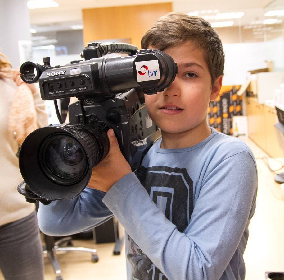 Los alumnos de 5º C de Primaria del Colegio Escolapios han visitado la multimedia de Diario LA RIOJA