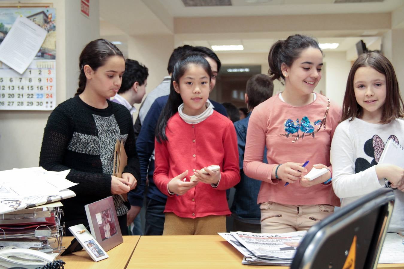 Los alumnos de 5º C de Primaria del Colegio Escolapios han visitado la multimedia de Diario LA RIOJA