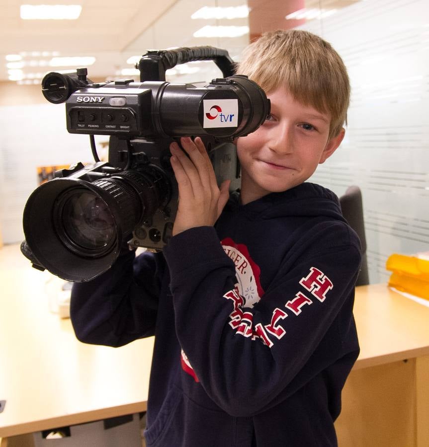 Los alumnos de 5º C de Primaria del Colegio Escolapios han visitado la multimedia de Diario LA RIOJA