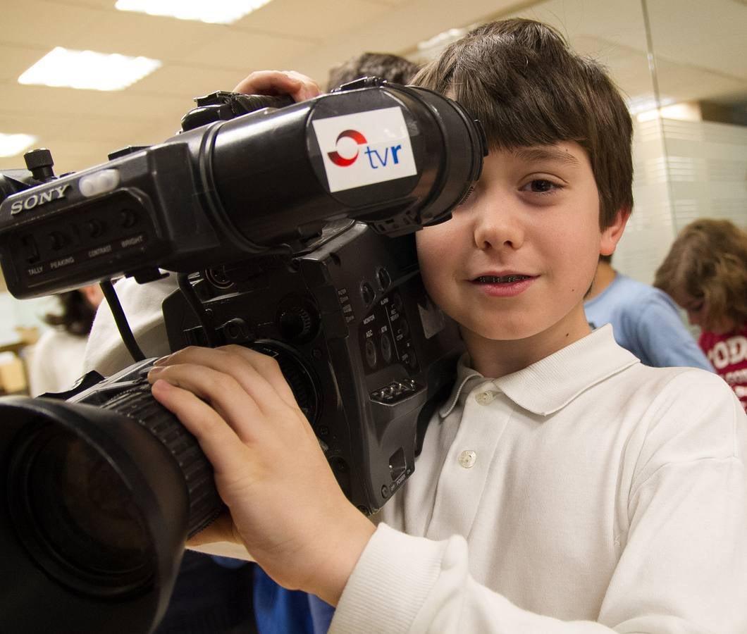 Los alumnos de 5º C de Primaria del Colegio Escolapios han visitado la multimedia de Diario LA RIOJA