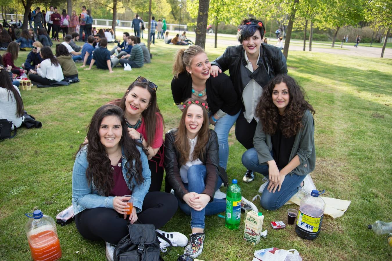 Los alumnos de la UR celebran la fiesta de Barras (II)