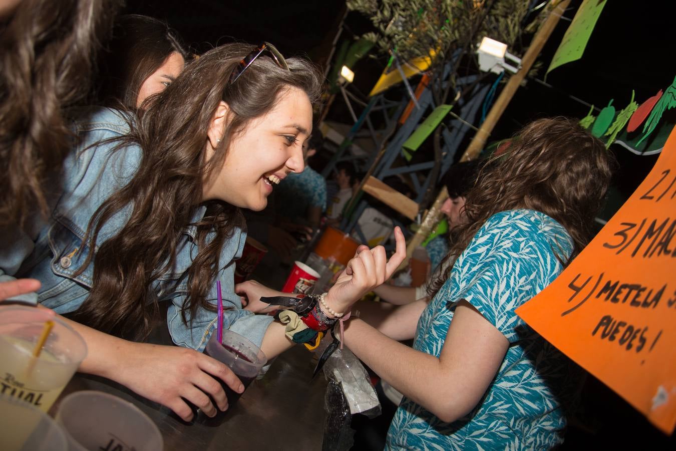 Los alumnos de la UR celebran la fiesta de Barras (II)