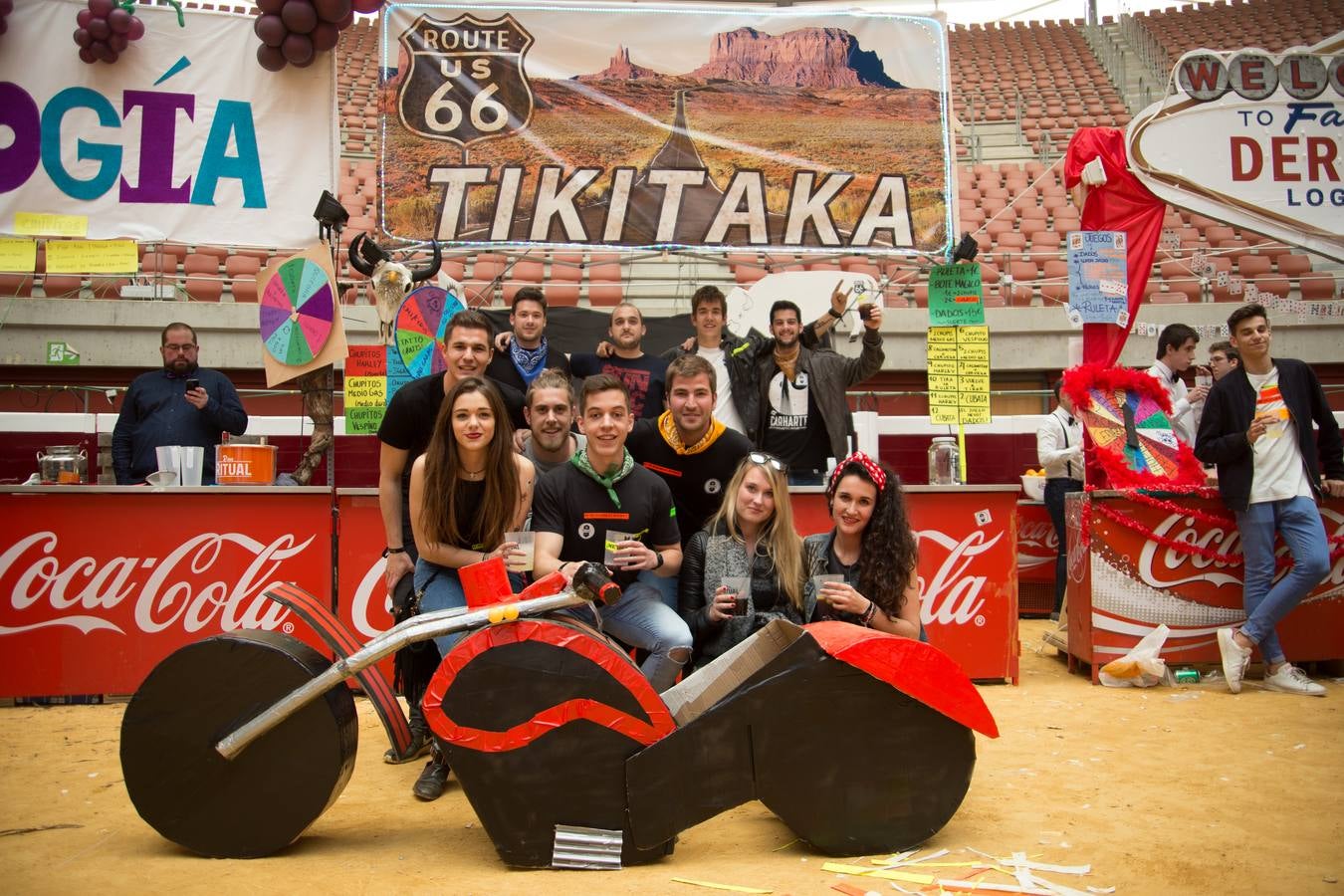 Los alumnos de la UR celebran la fiesta de Barras (I)