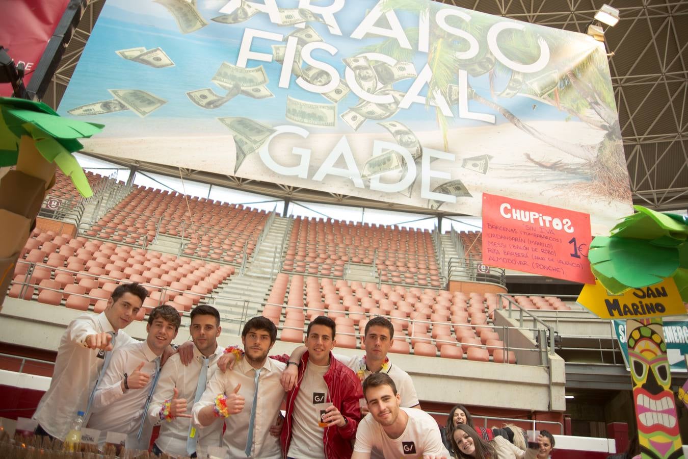 Los alumnos de la UR celebran la fiesta de Barras (I)