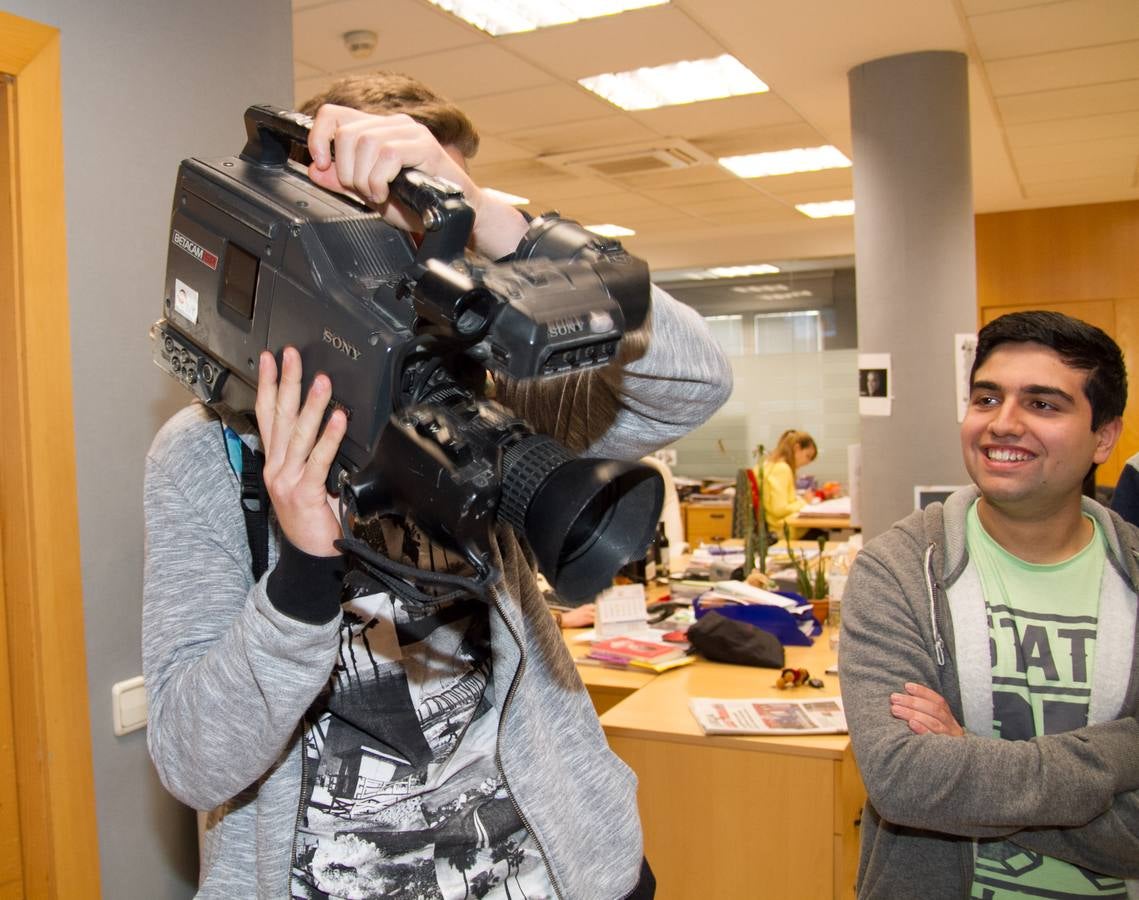 Los alumnos de 4º de la ESO y Gestión Administrativa del IES Comercio visitan la multimedia de Diario LA RIOJA