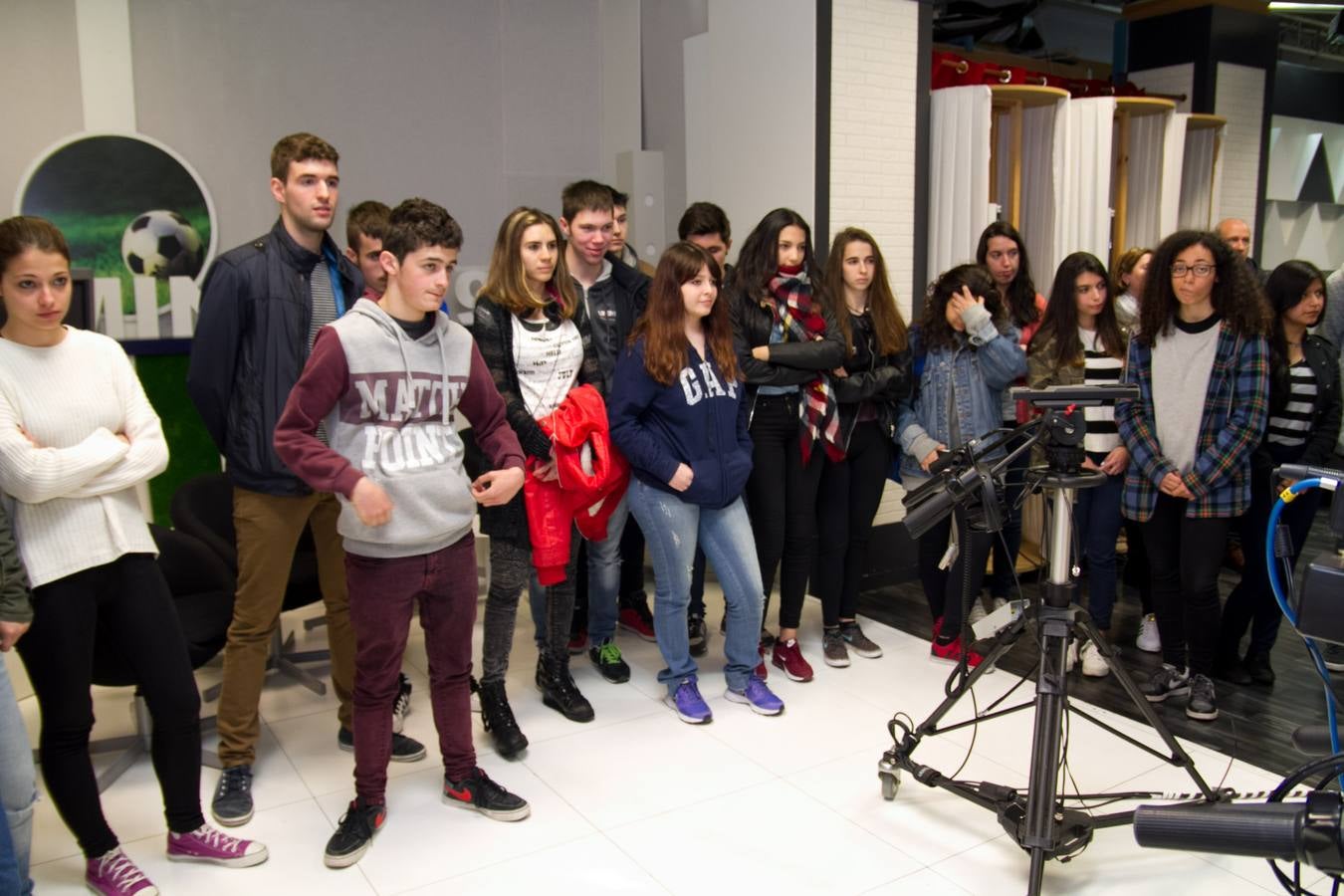 Los alumnos de 4º de la ESO y Gestión Administrativa del IES Comercio visitan la multimedia de Diario LA RIOJA