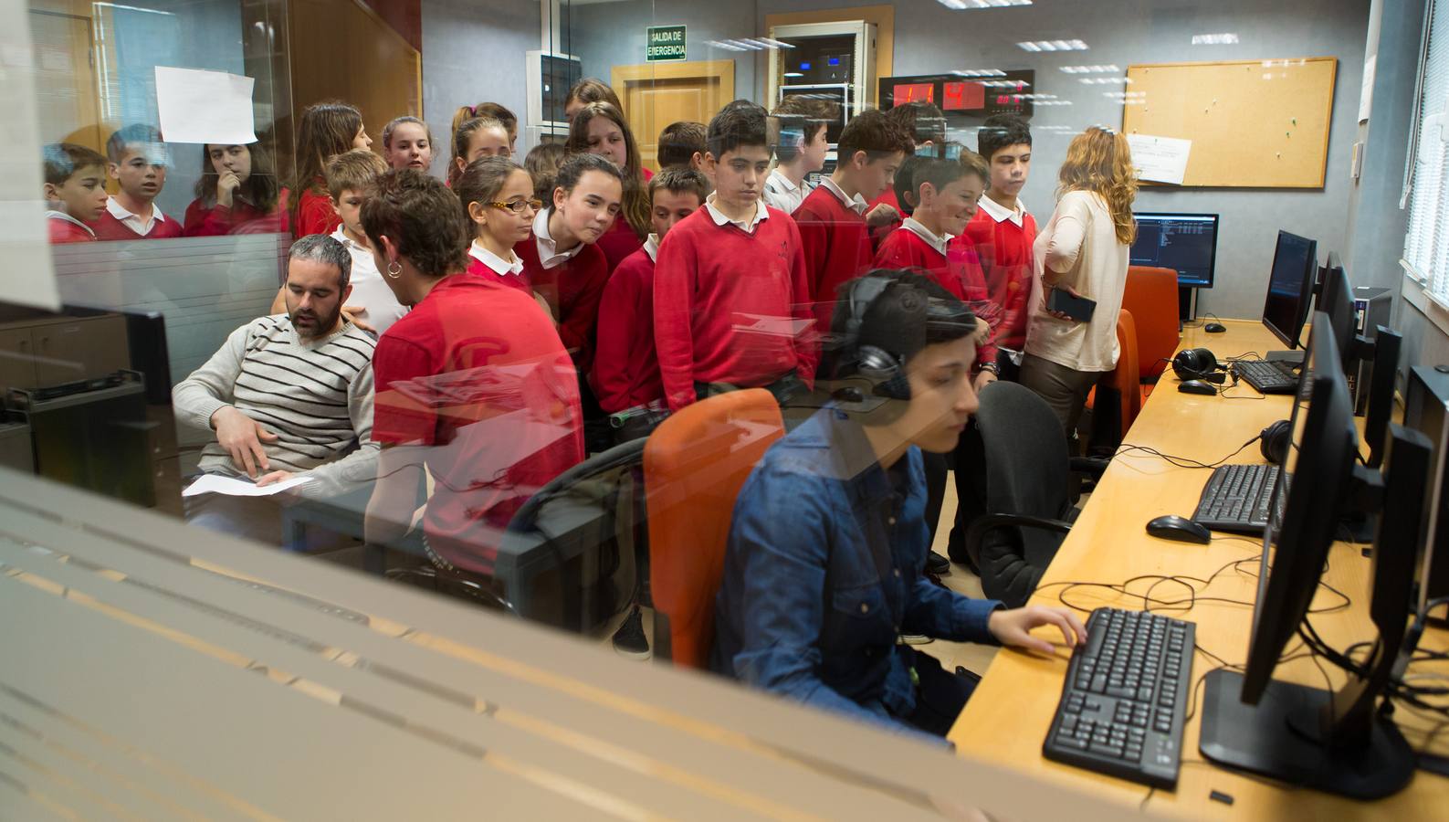 Los alumnos de 1º C de la ESO de Maristas visitan la multimedia de Diario LA RIOJA