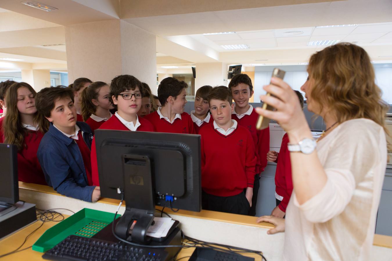 Los alumnos de 1º C de la ESO de Maristas visitan la multimedia de Diario LA RIOJA