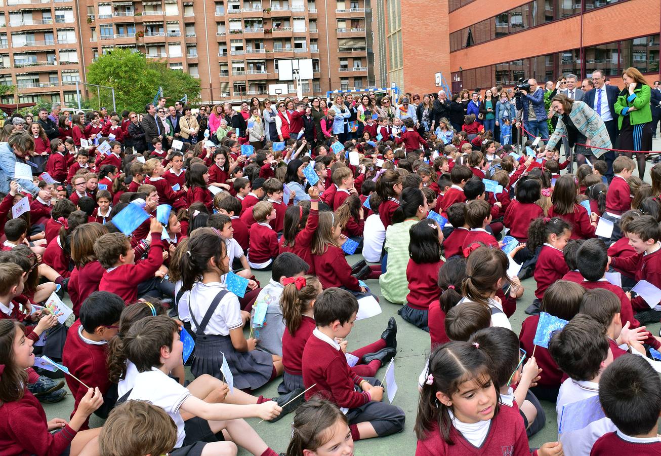 Izado de banderas y entrega de la Estrella de Europa a Jesuitas