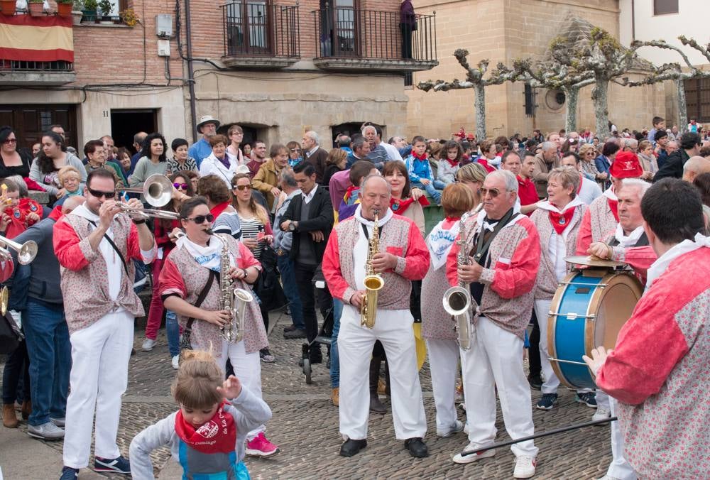 Primer día de fiestas en Santo Domingo: cohete, tradiciones y mucha diversión