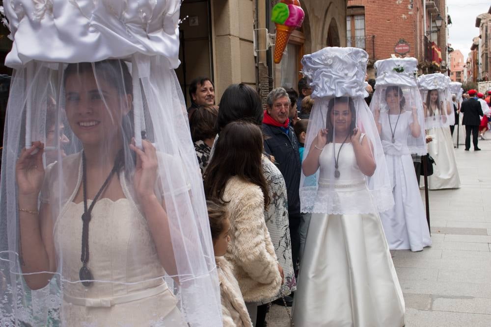 Procesión del Santo, procesión del Peregrino y el reparto de pan y la cebolleta en las fiestas de Santo Domingo (II)