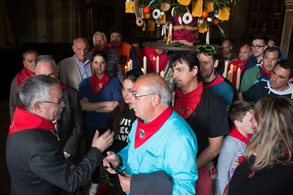 Procesión del Santo, procesión del Peregrino y el reparto de pan y la cebolleta en las fiestas de Santo Domingo (I)