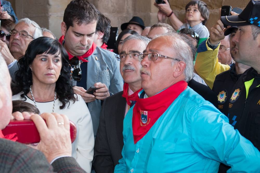 Procesión del Santo, procesión del Peregrino y el reparto de pan y la cebolleta en las fiestas de Santo Domingo (I)