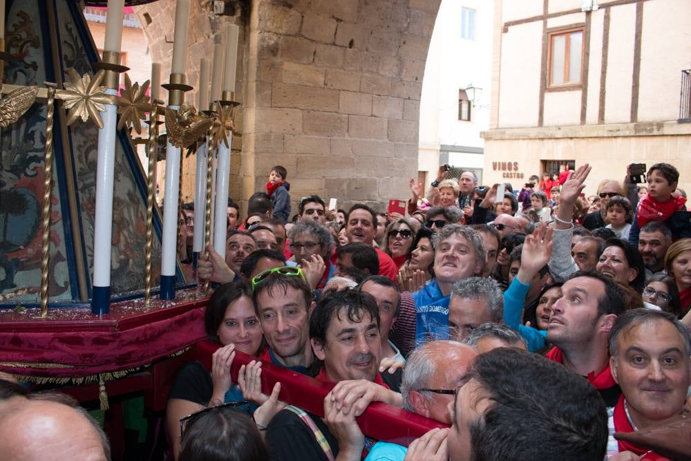 Procesión del Santo, procesión del Peregrino y el reparto de pan y la cebolleta en las fiestas de Santo Domingo (I)