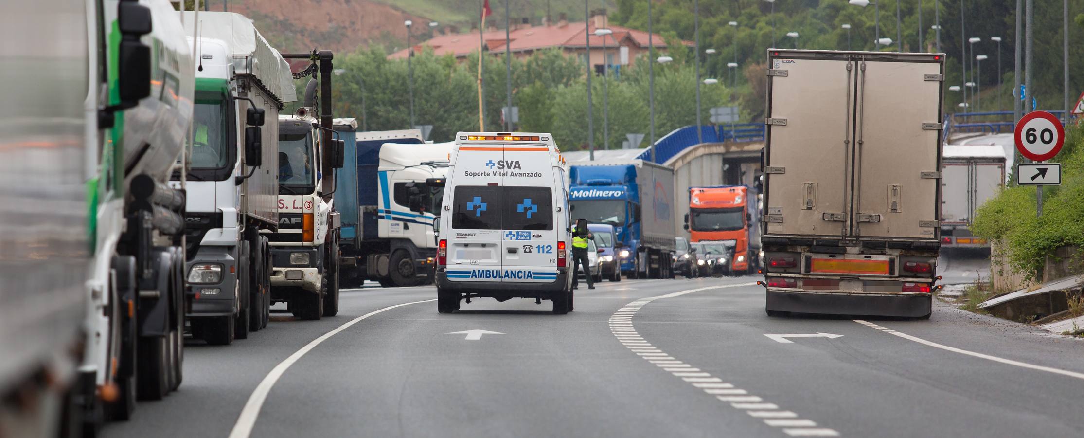 Un accidente, dos heridos y un gran atasco en Cenicero