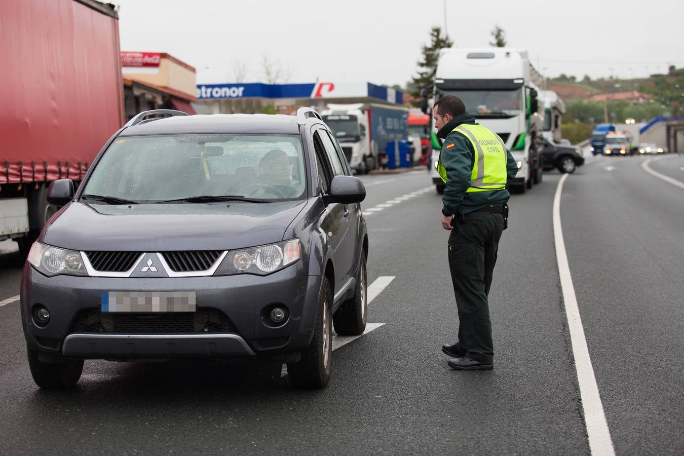 Un accidente, dos heridos y un gran atasco en Cenicero