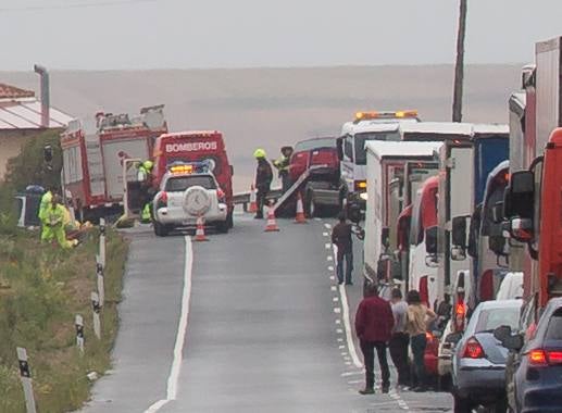 Un accidente, dos heridos y un gran atasco en Cenicero