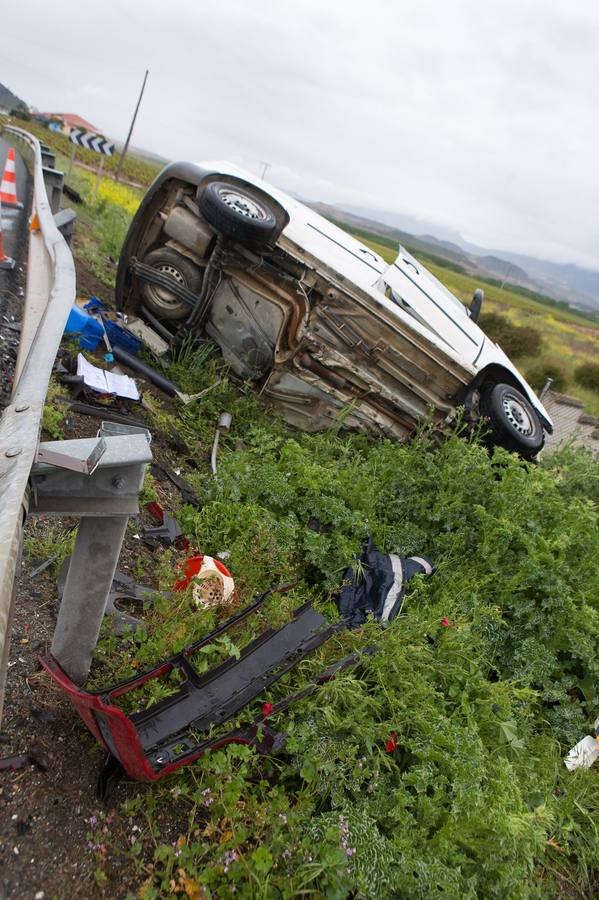 Un accidente, dos heridos y un gran atasco en Cenicero