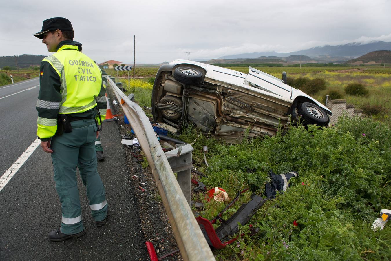 Un accidente, dos heridos y un gran atasco en Cenicero