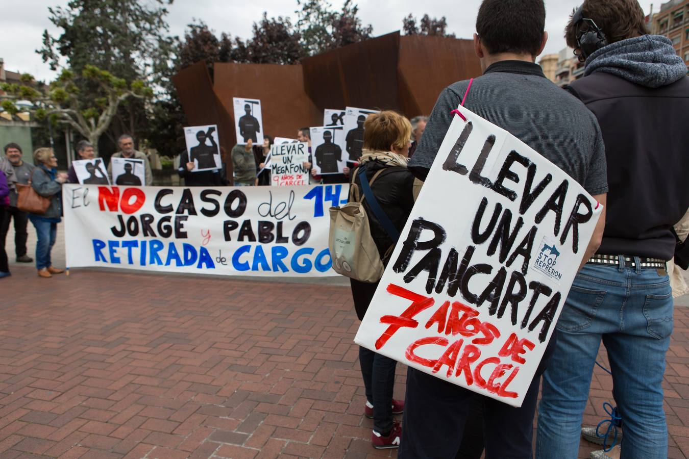 Unas 50 personas piden el fin del proceso contra los detenidos el 14N