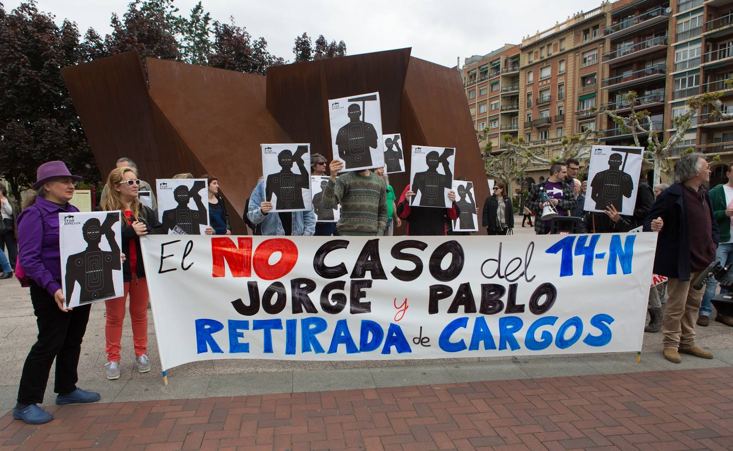 Unas 50 personas piden el fin del proceso contra los detenidos el 14N