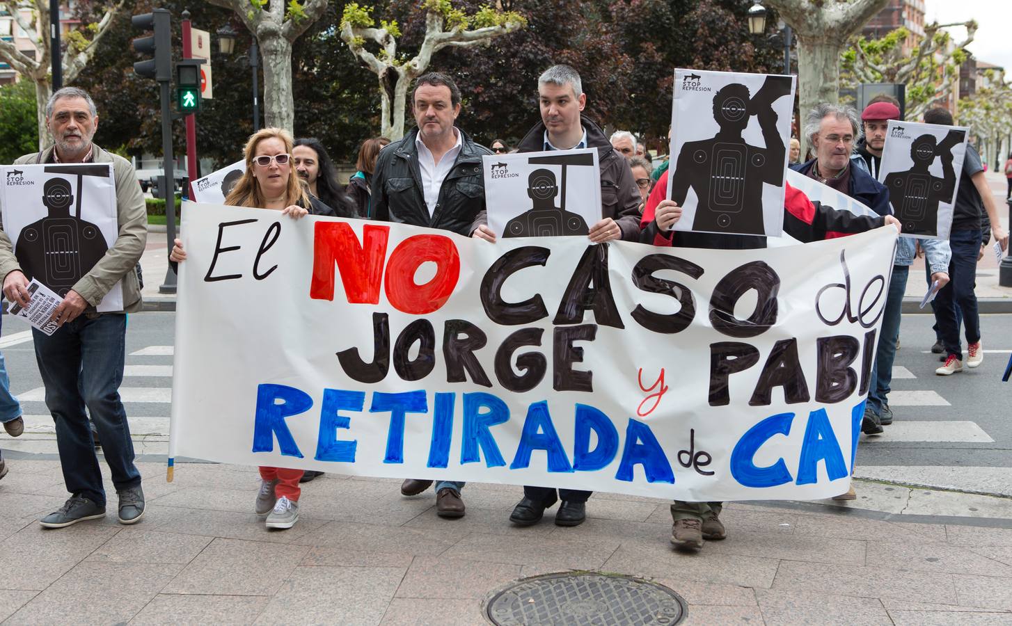 Unas 50 personas piden el fin del proceso contra los detenidos el 14N