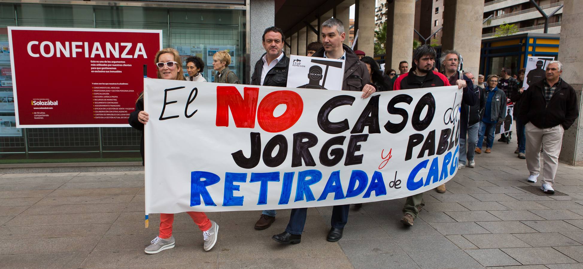 Unas 50 personas piden el fin del proceso contra los detenidos el 14N