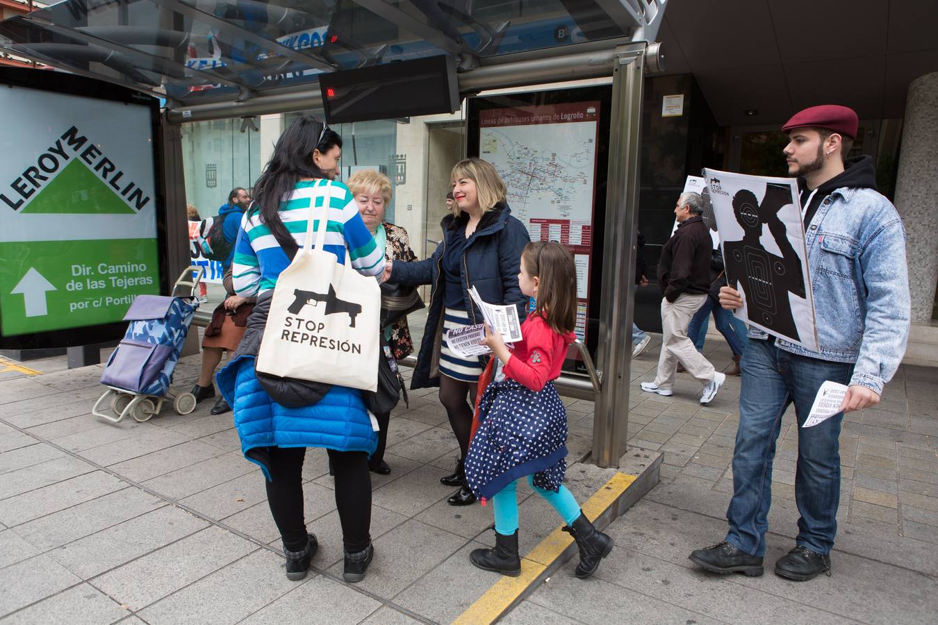 Unas 50 personas piden el fin del proceso contra los detenidos el 14N