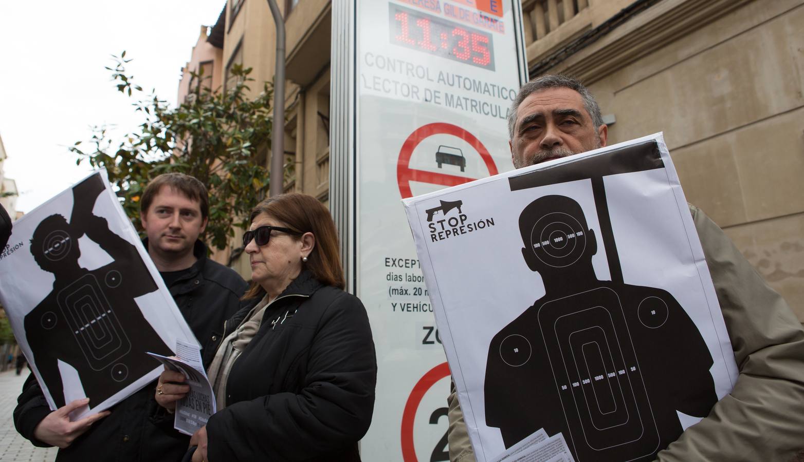 Unas 50 personas piden el fin del proceso contra los detenidos el 14N