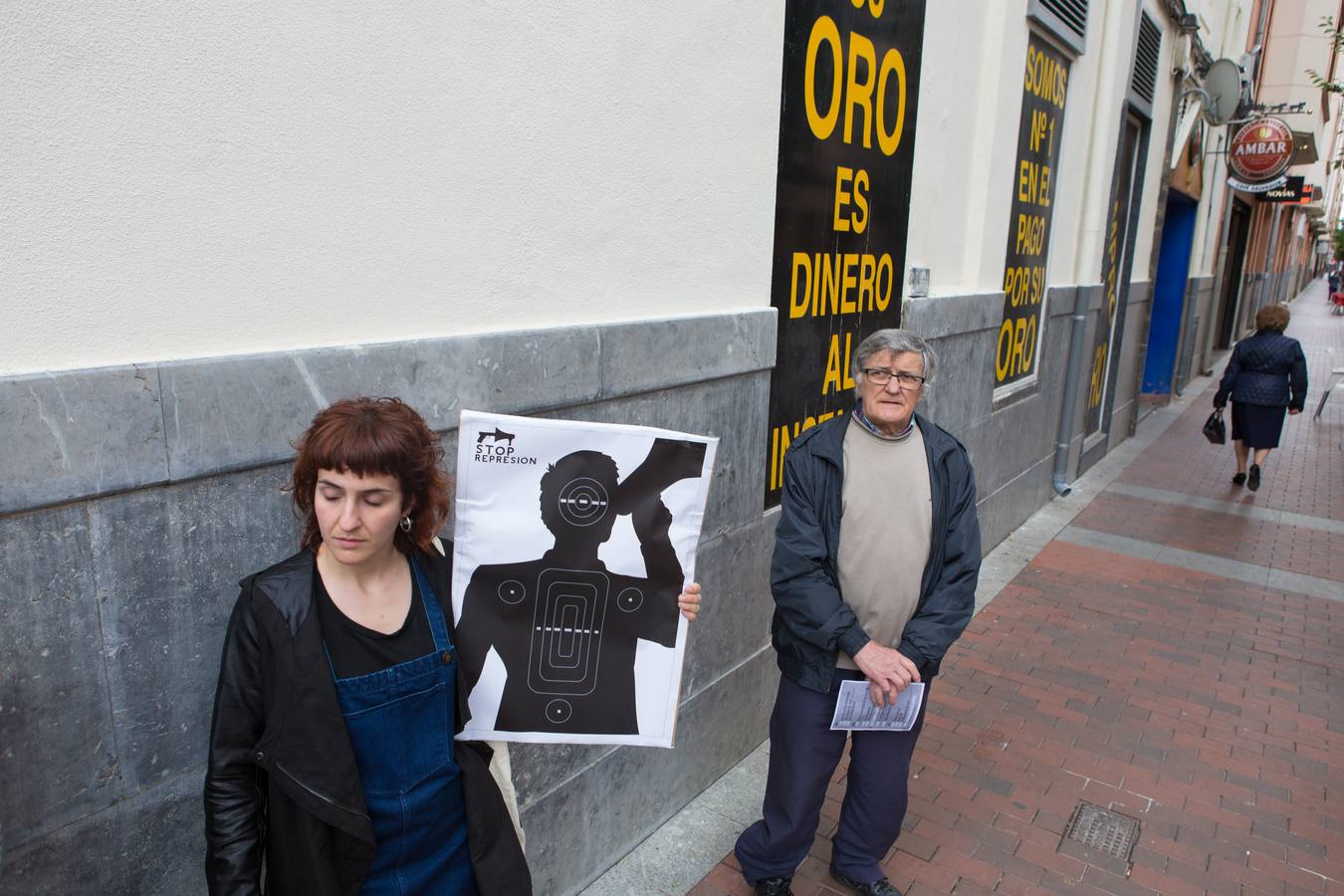 Unas 50 personas piden el fin del proceso contra los detenidos el 14N