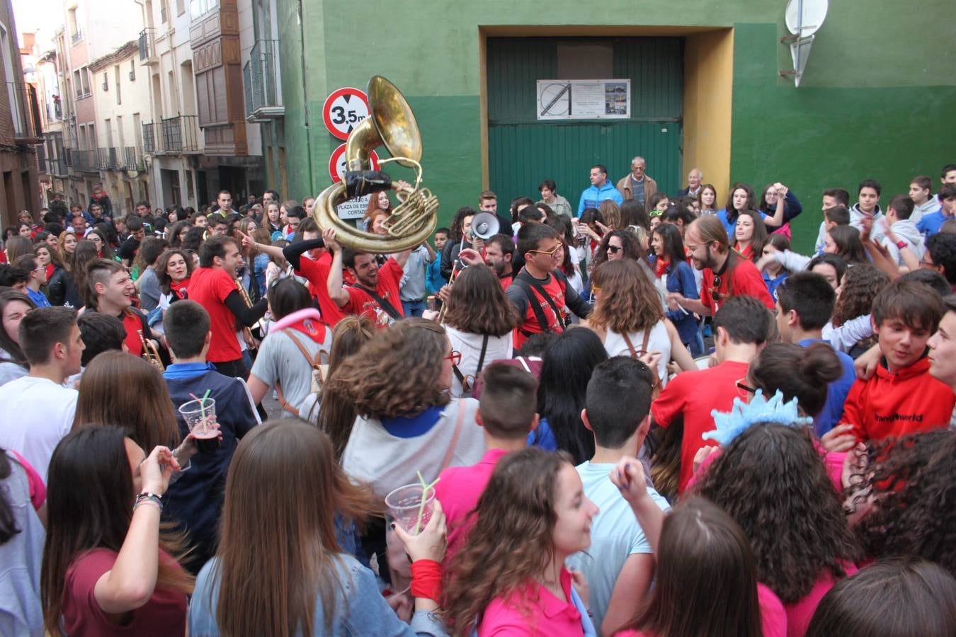 Alfaro empieza con el chupinazo sus fiestas de primavera