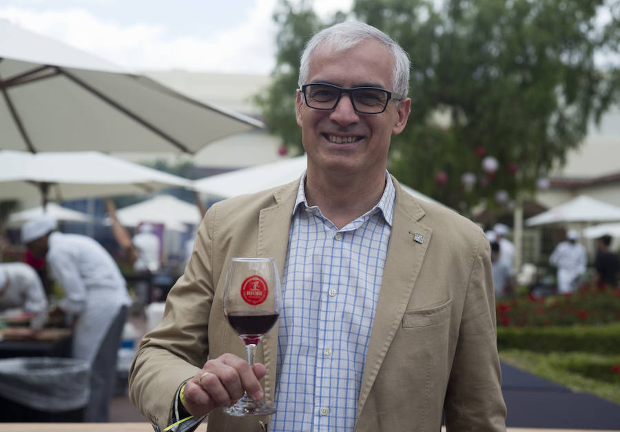 Jose Luis Benitez posa durante el tercer festival anual de vino Rioja &amp; Tapas en Union Station en Los Ángeles, California (Estados Unidos)