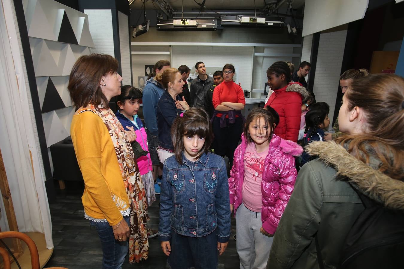 Alumnos del Colegio Los Ángeles visitan la multimedia de Diario LA RIOJA