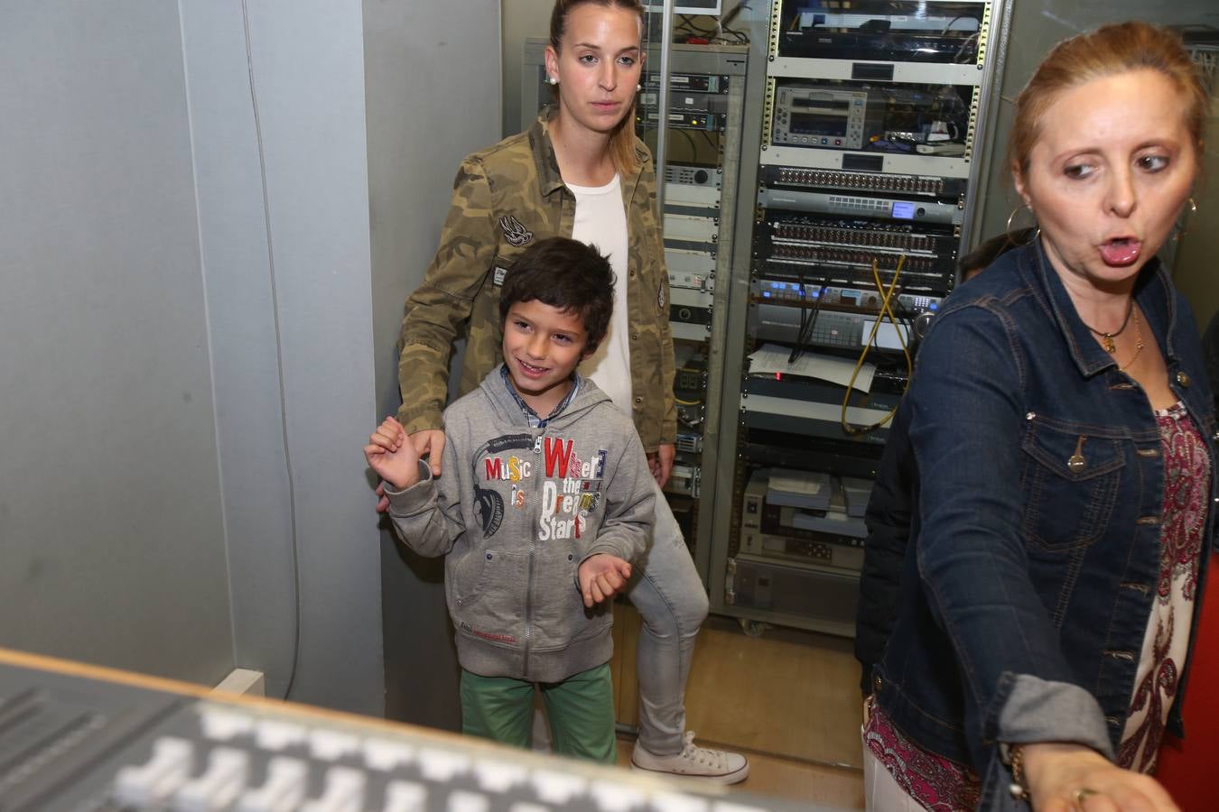 Alumnos del Colegio Los Ángeles visitan la multimedia de Diario LA RIOJA