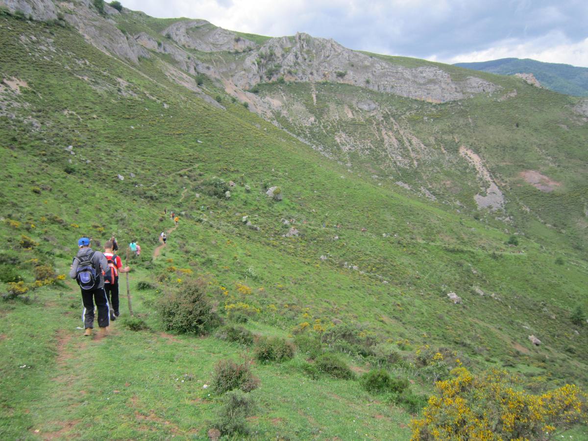 Marcha por los montes de Anguiano