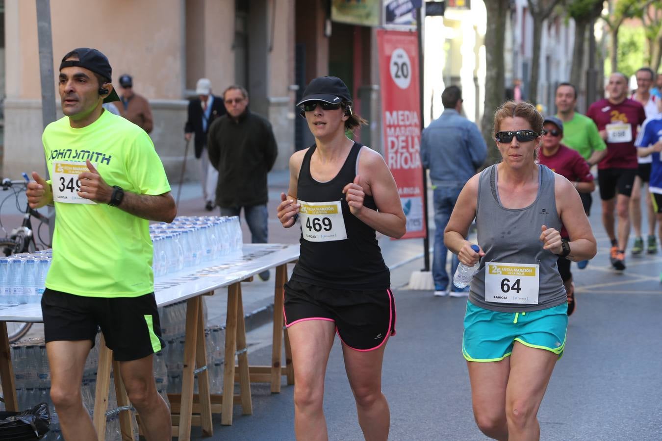 Una fiesta a todo ritmo por las calles de Logroño (I)