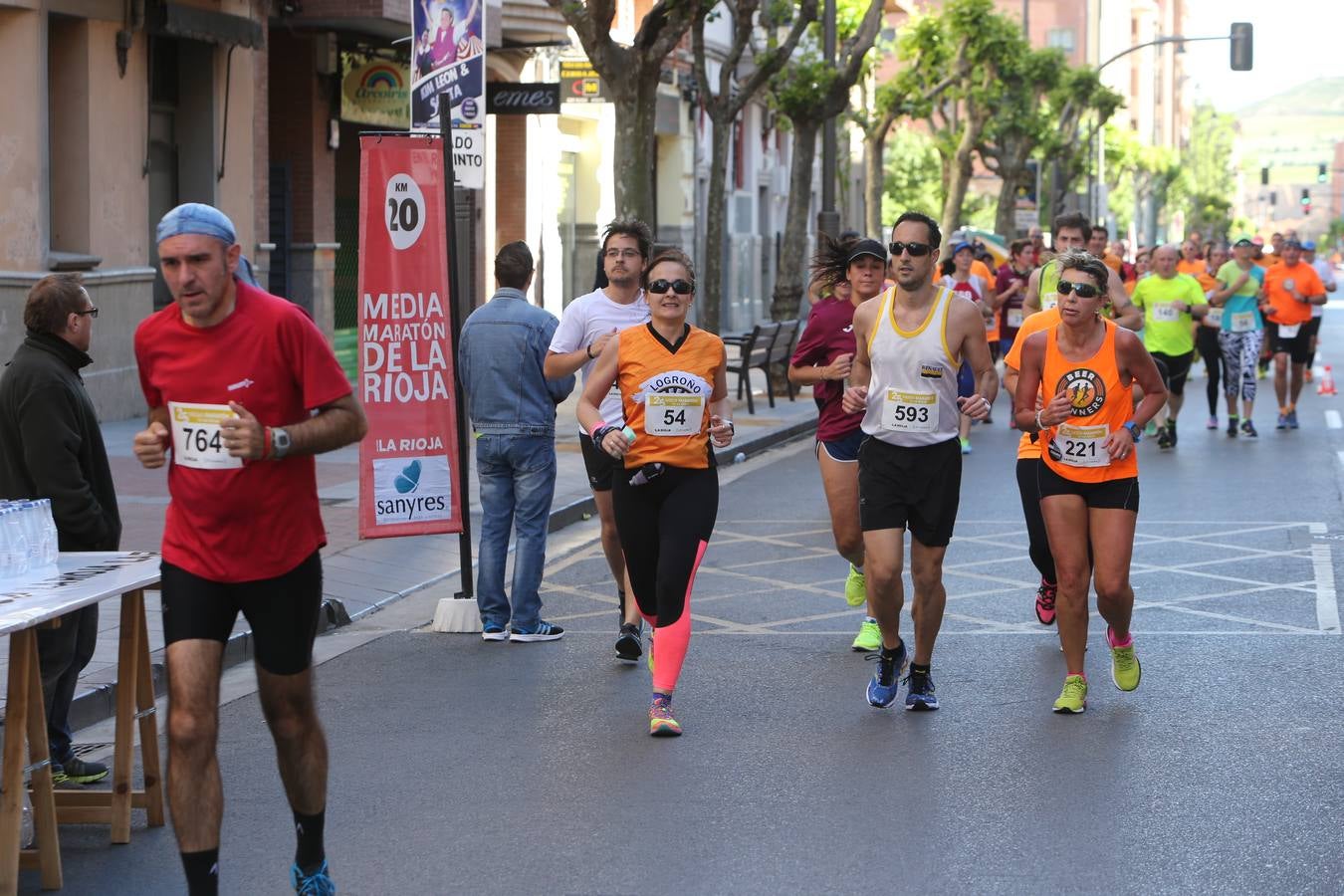 Una fiesta a todo ritmo por las calles de Logroño (I)