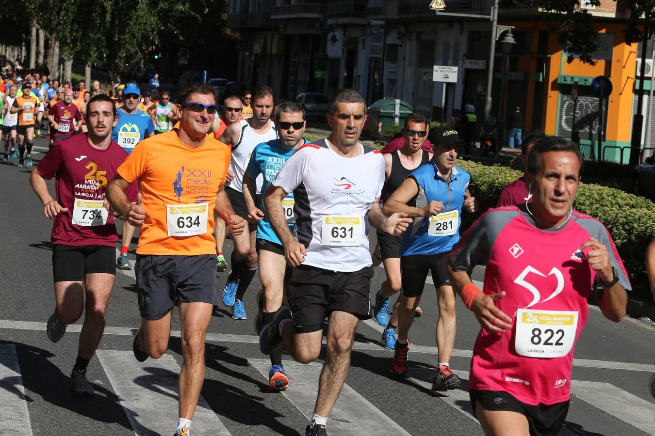 Una fiesta a todo ritmo por las calles de Logroño (II)