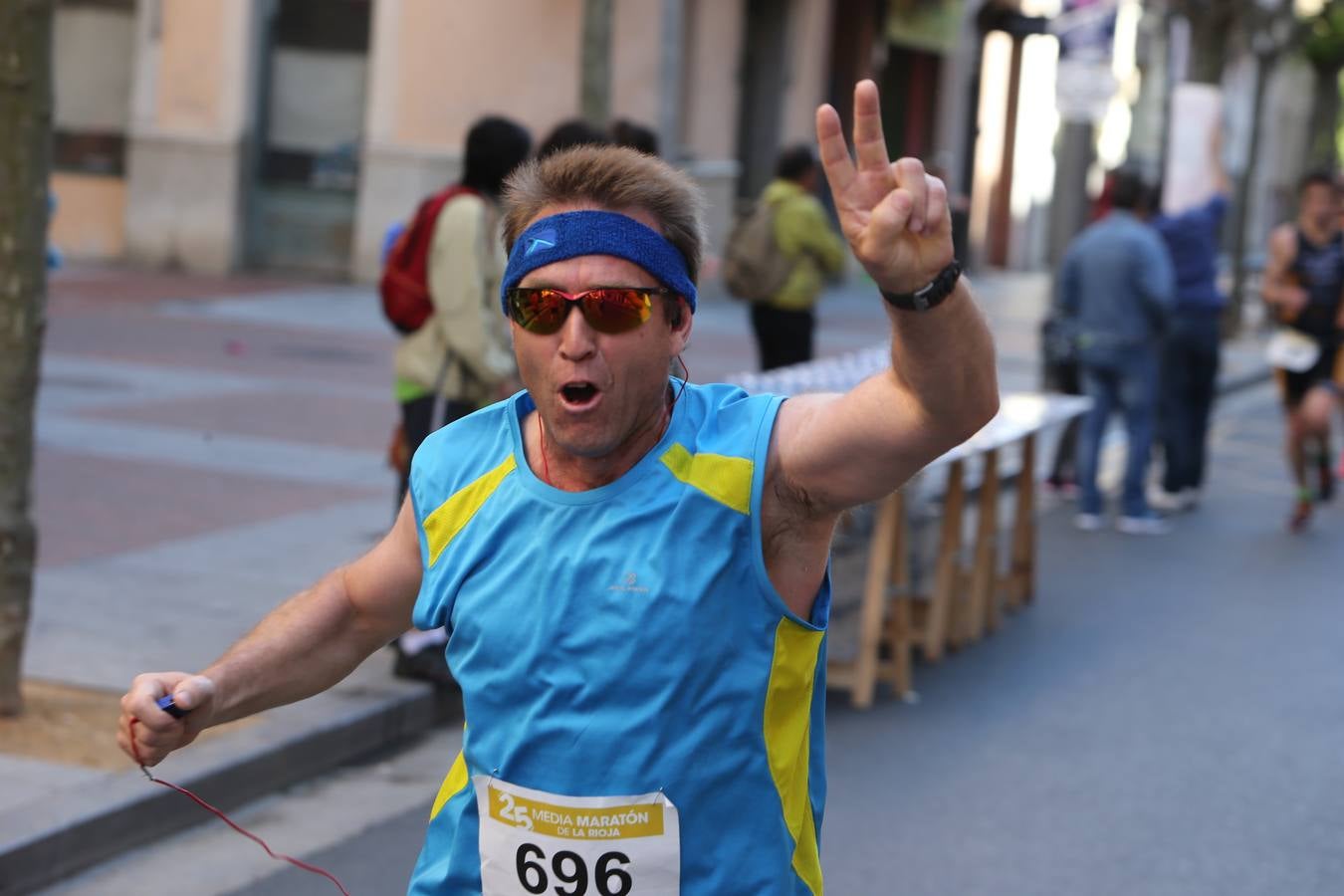 Una fiesta a todo ritmo por las calles de Logroño (IV)