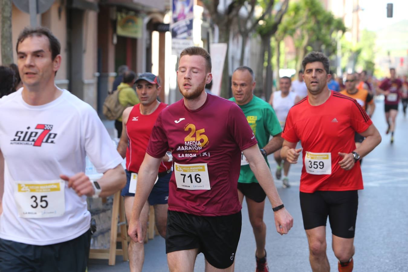 Una fiesta a todo ritmo por las calles de Logroño (IV)