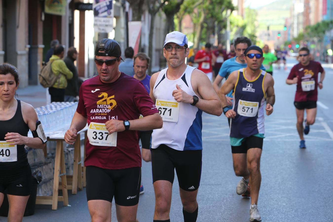Una fiesta a todo ritmo por las calles de Logroño (IV)