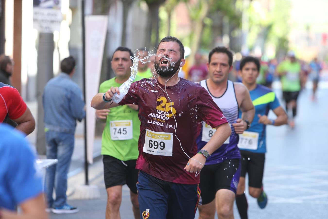 Una fiesta a todo ritmo por las calles de Logroño (IV)