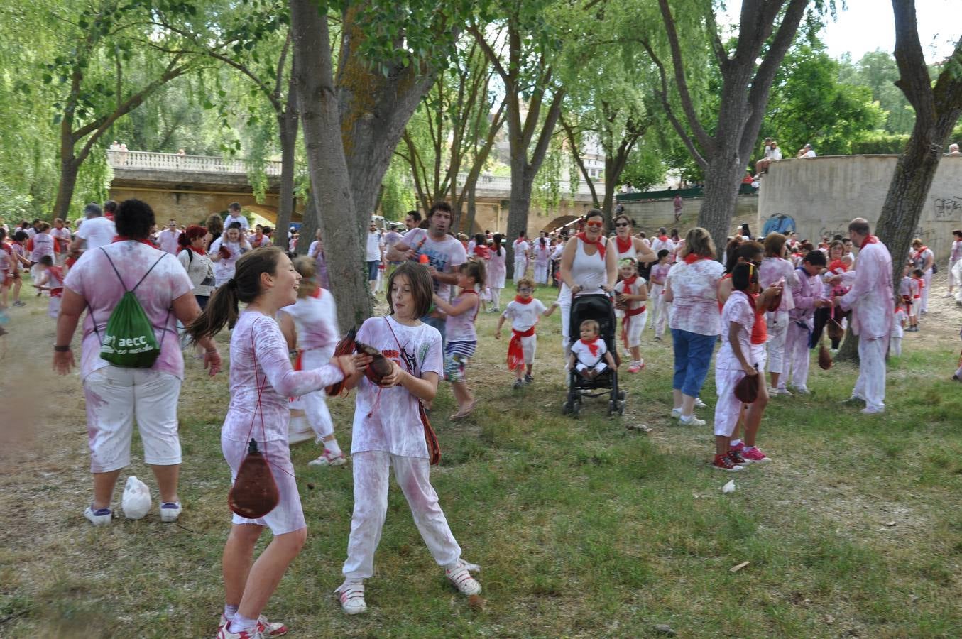 Los niños disfrutan de la Batalla del Vino Infantil