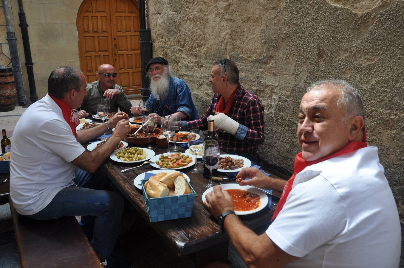 Las Vueltas en Haro y el almuerzo tras la Batalla del Vino