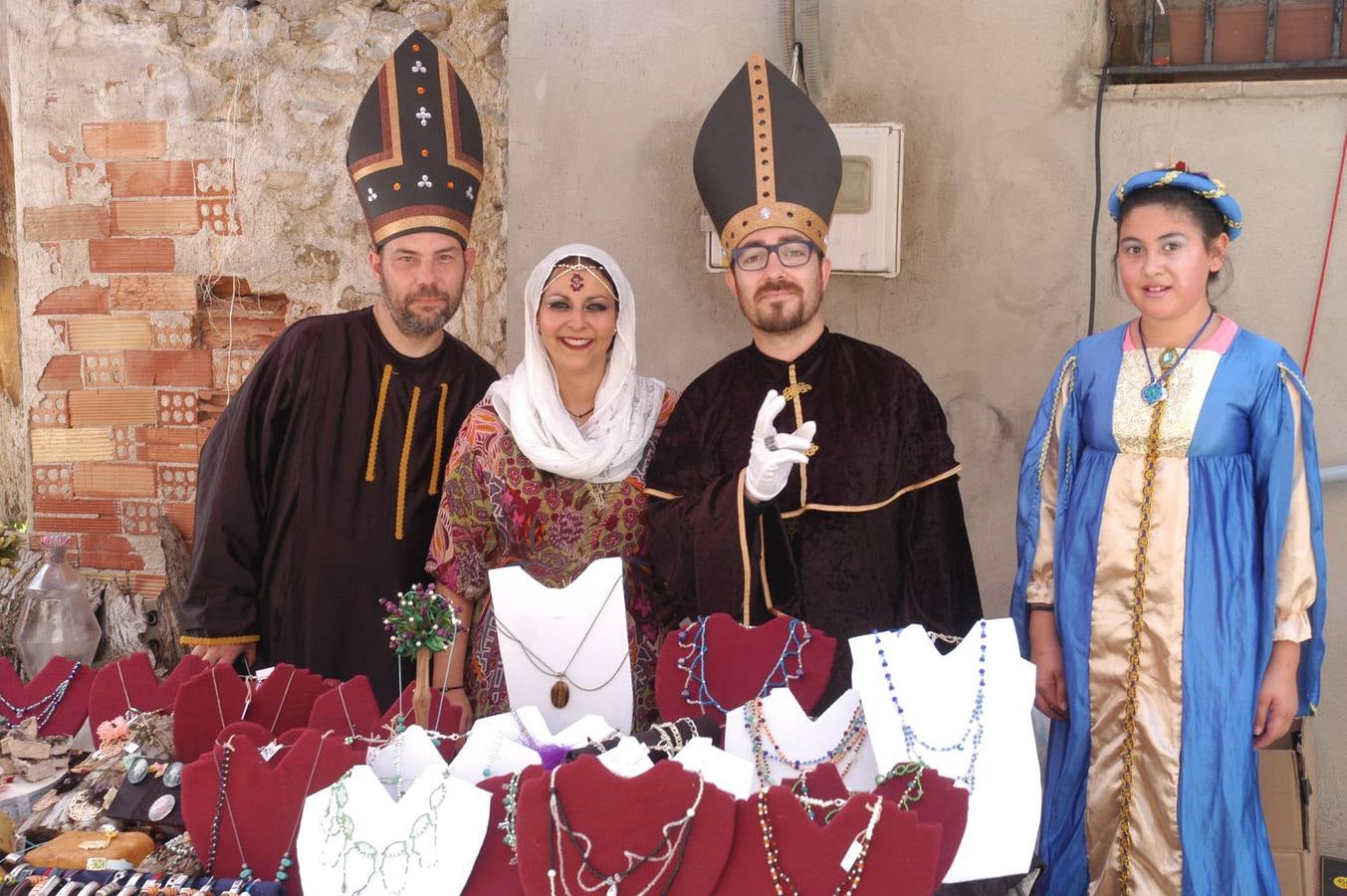 Primera jornada de la VI feria de las Tres Culturas en Cervera