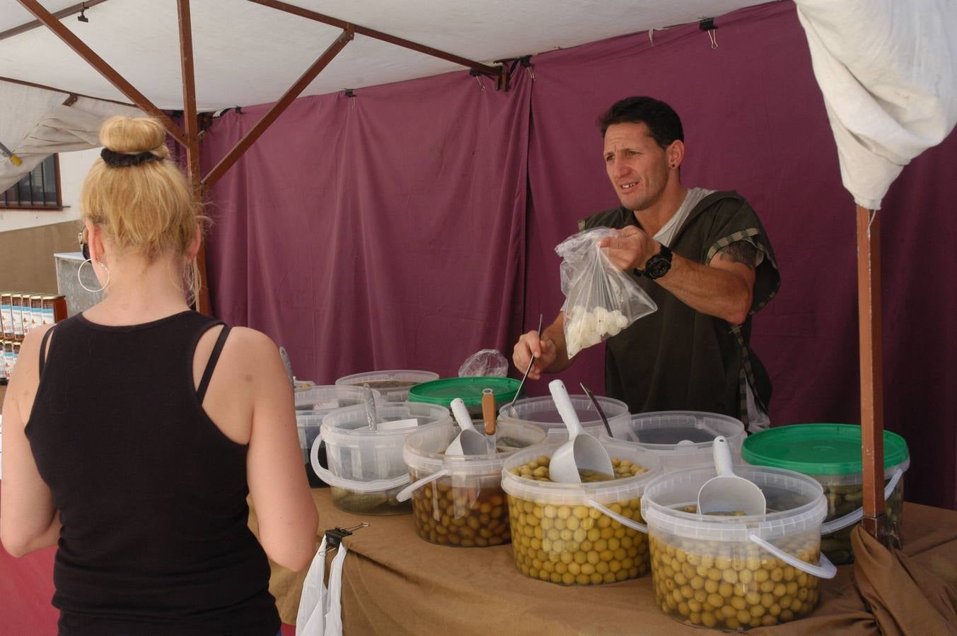 Primera jornada de la VI feria de las Tres Culturas en Cervera
